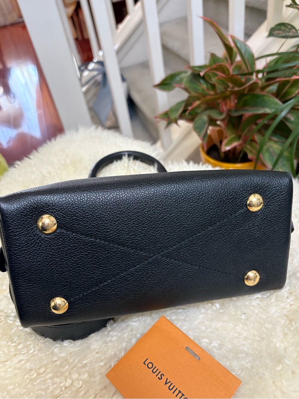 Louis Vuitton Black Alma BB Satchel with Gold Hardware - Picture 4 of 9